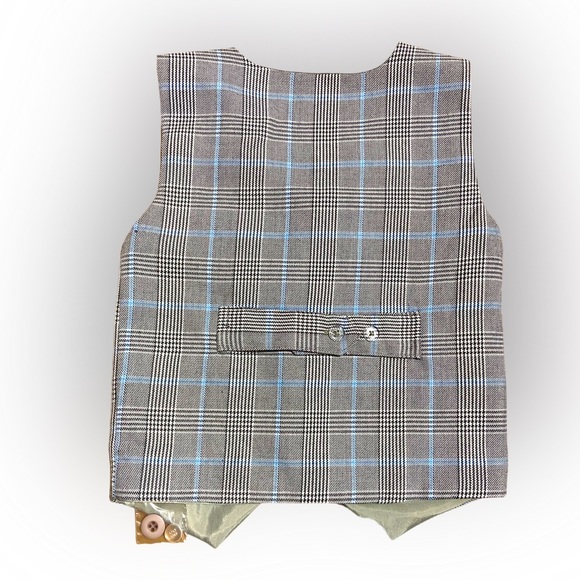 Boys plaid vest with ruffle pocket square and adjustable back Rugged Butts 2T - Picture 2 of 2